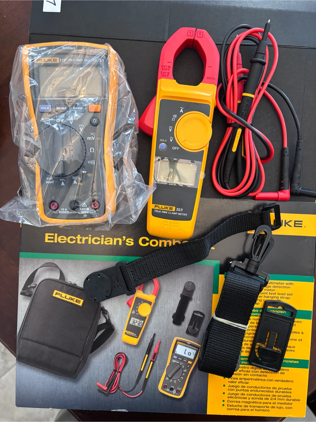 Fluke 117/323 Electrician's Combo Kit - photo 2
