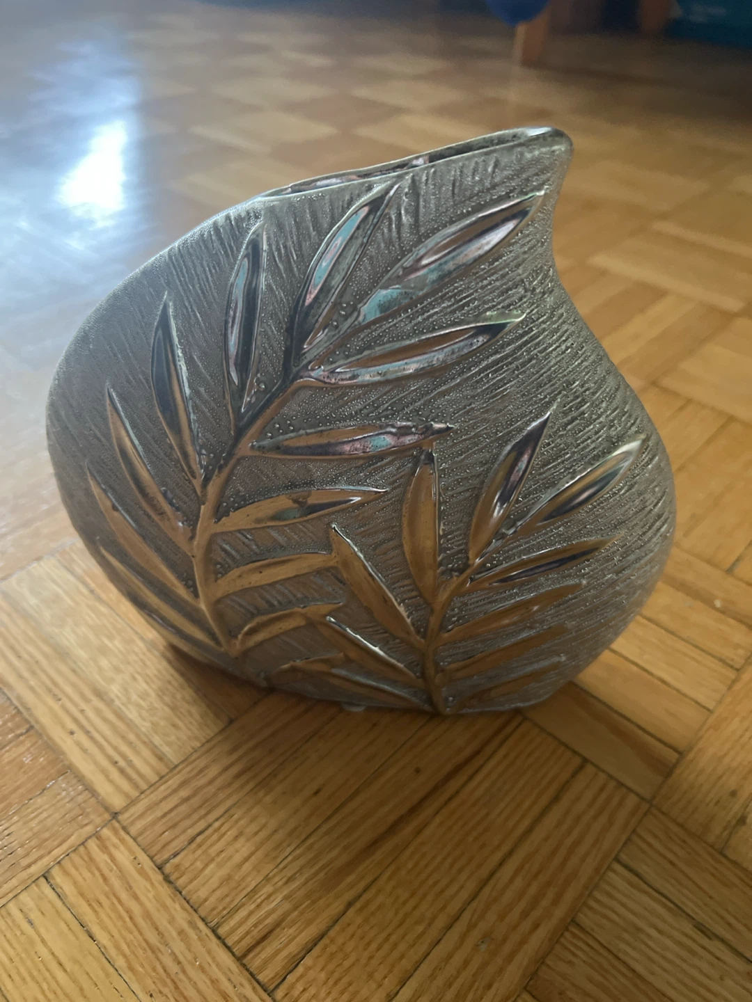 Silver-toned leaf patterned vase