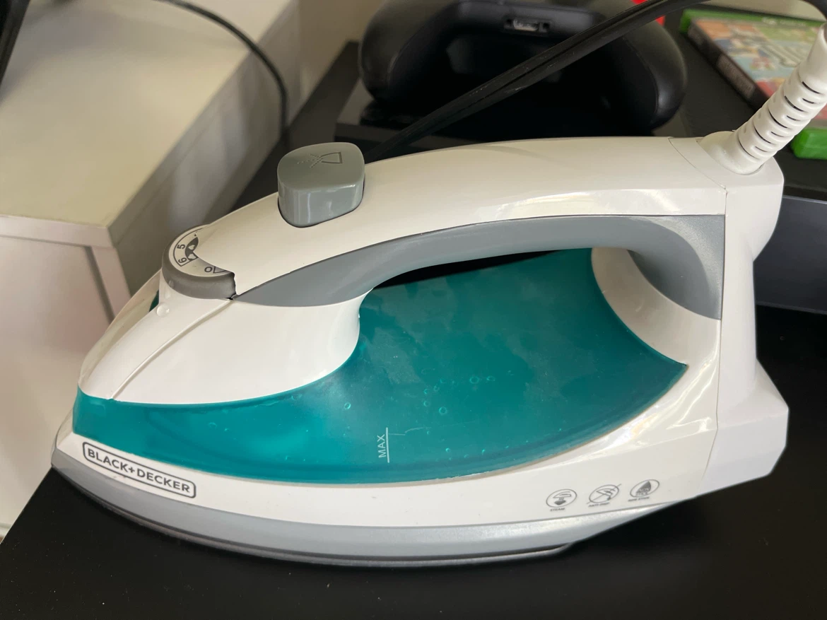 Black+Decker Steam Iron - photo 3