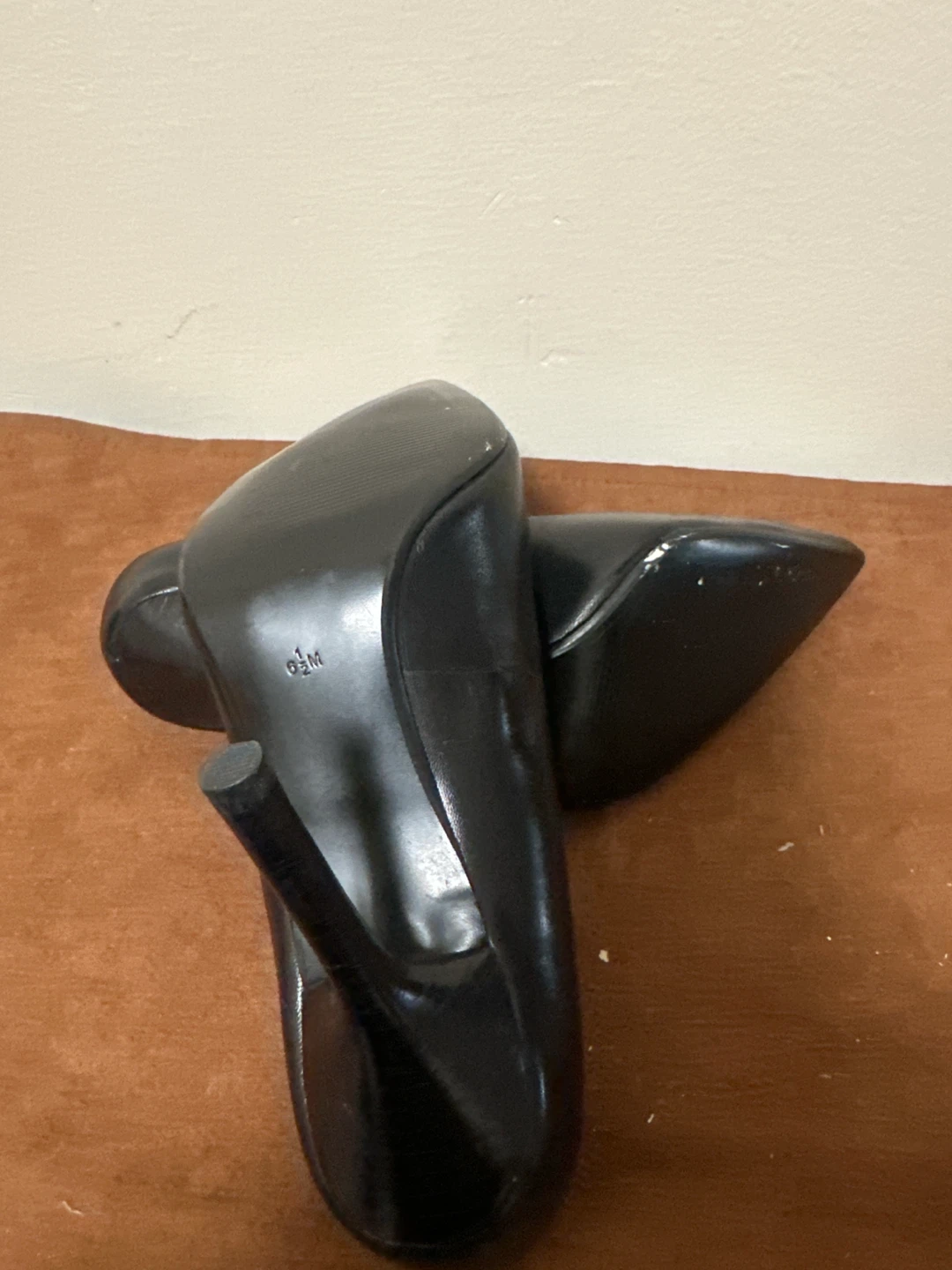 Guess Black Pointed Toe Heels - photo 3