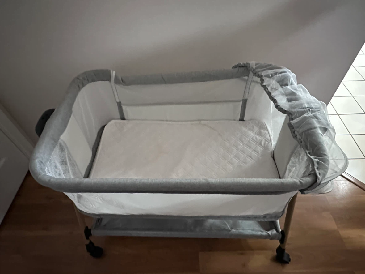 Baby Bassinet with Canopy - photo 4