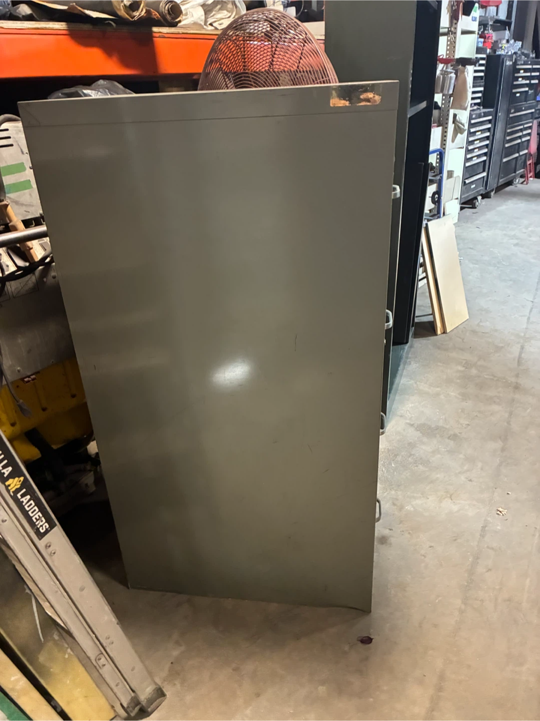 Office Specialty 4-Drawer Metal Filing Cabinet