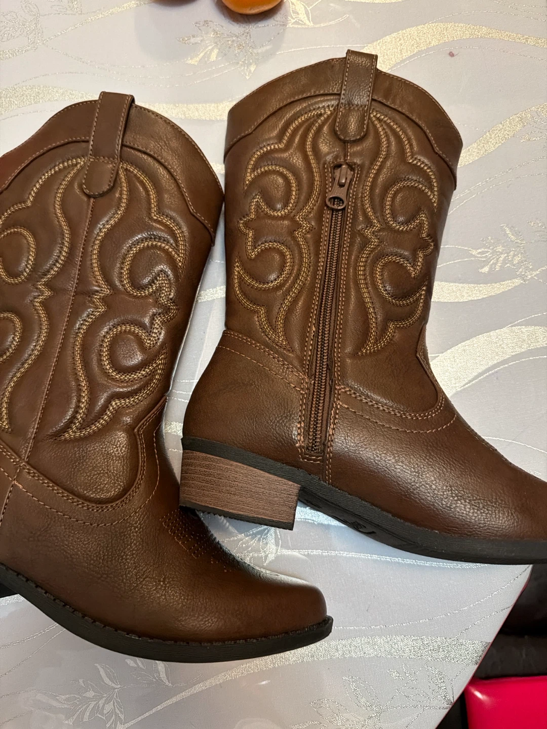 Selling kids brown boots sizes 3