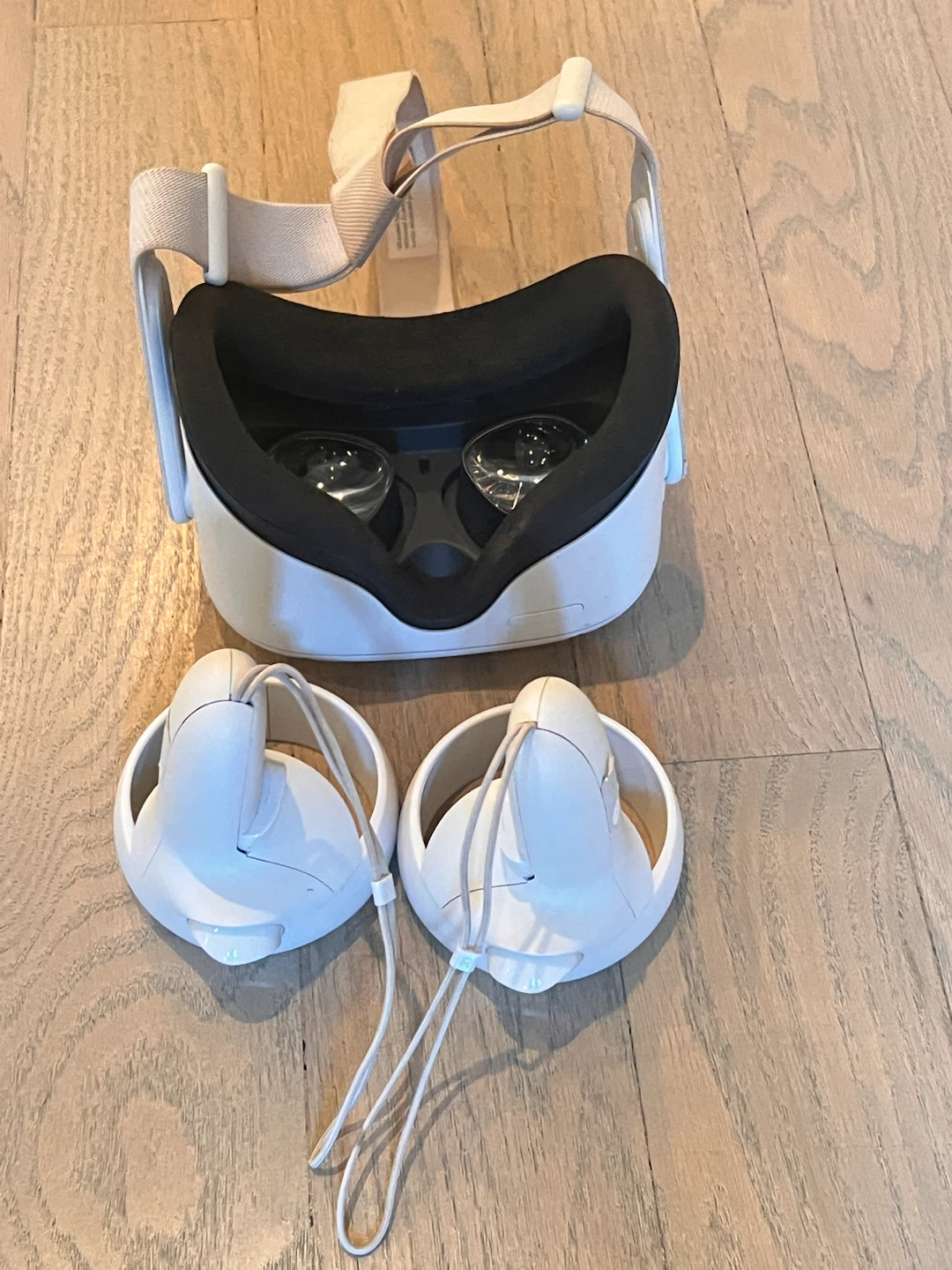 Meta Quest 2 All-In-One VR Headset - 128GB (With Controllers) - photo 2