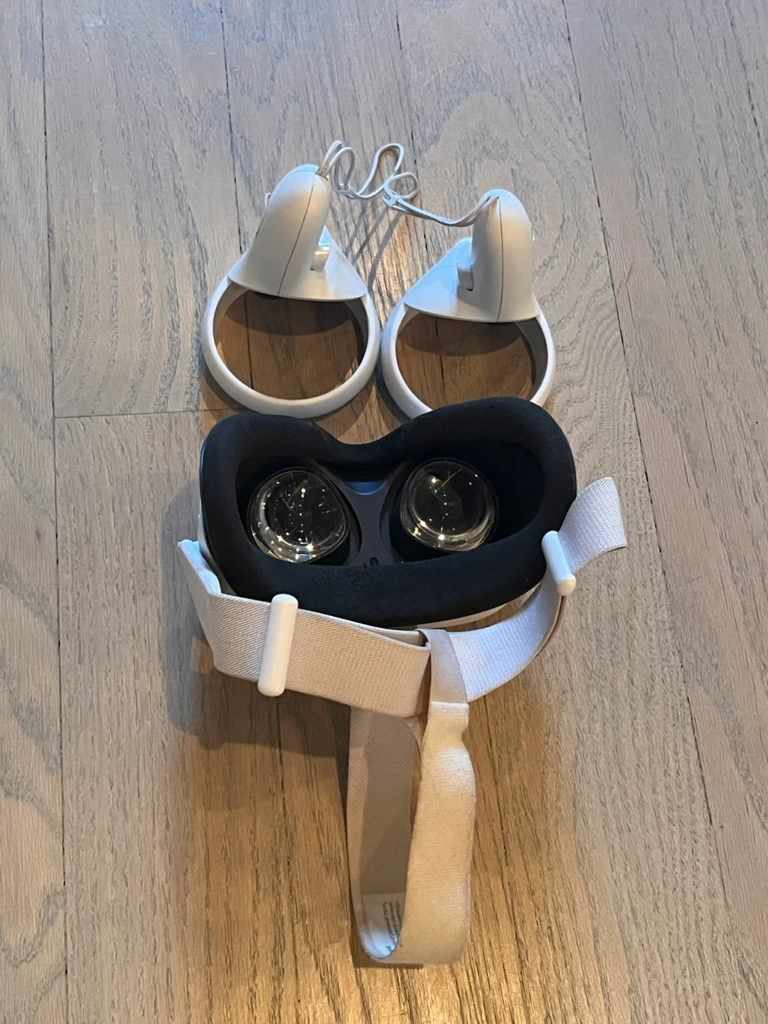 Meta Quest 2 All-In-One VR Headset - 128GB (With Controllers) - photo 3