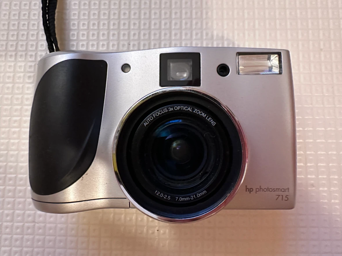 HP Photosmart 715 Digital Point and Shoot