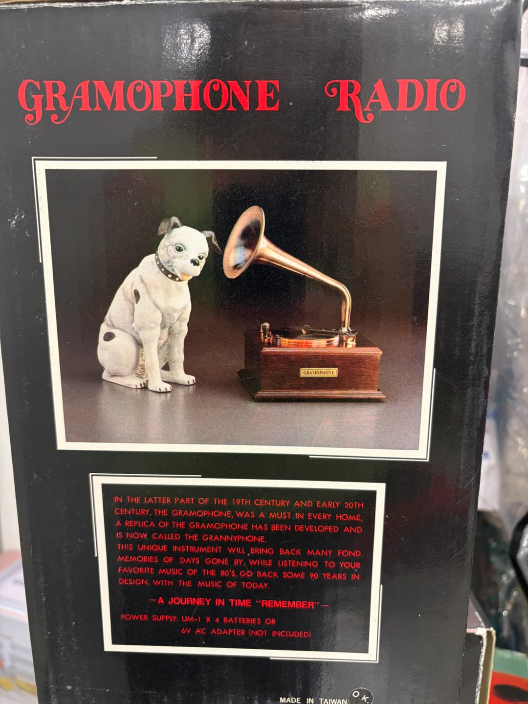 Elegant Vintage Gramophone Radio