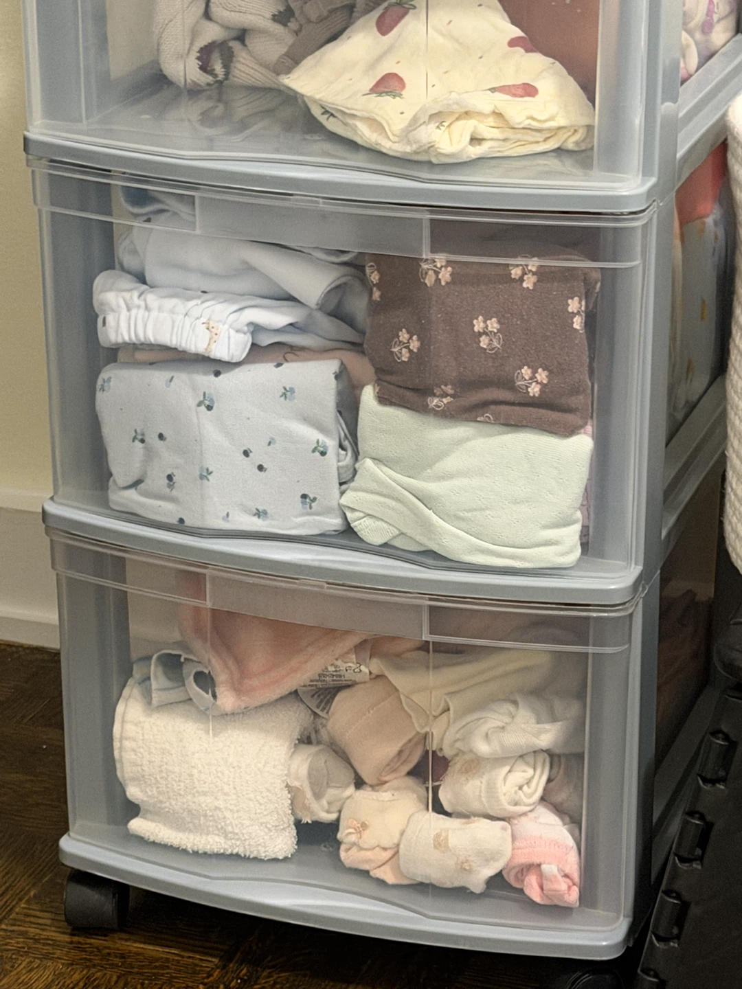 Bassinet, baby bath, laundry rack, honeywell fan, plastic drwaer - photo 2