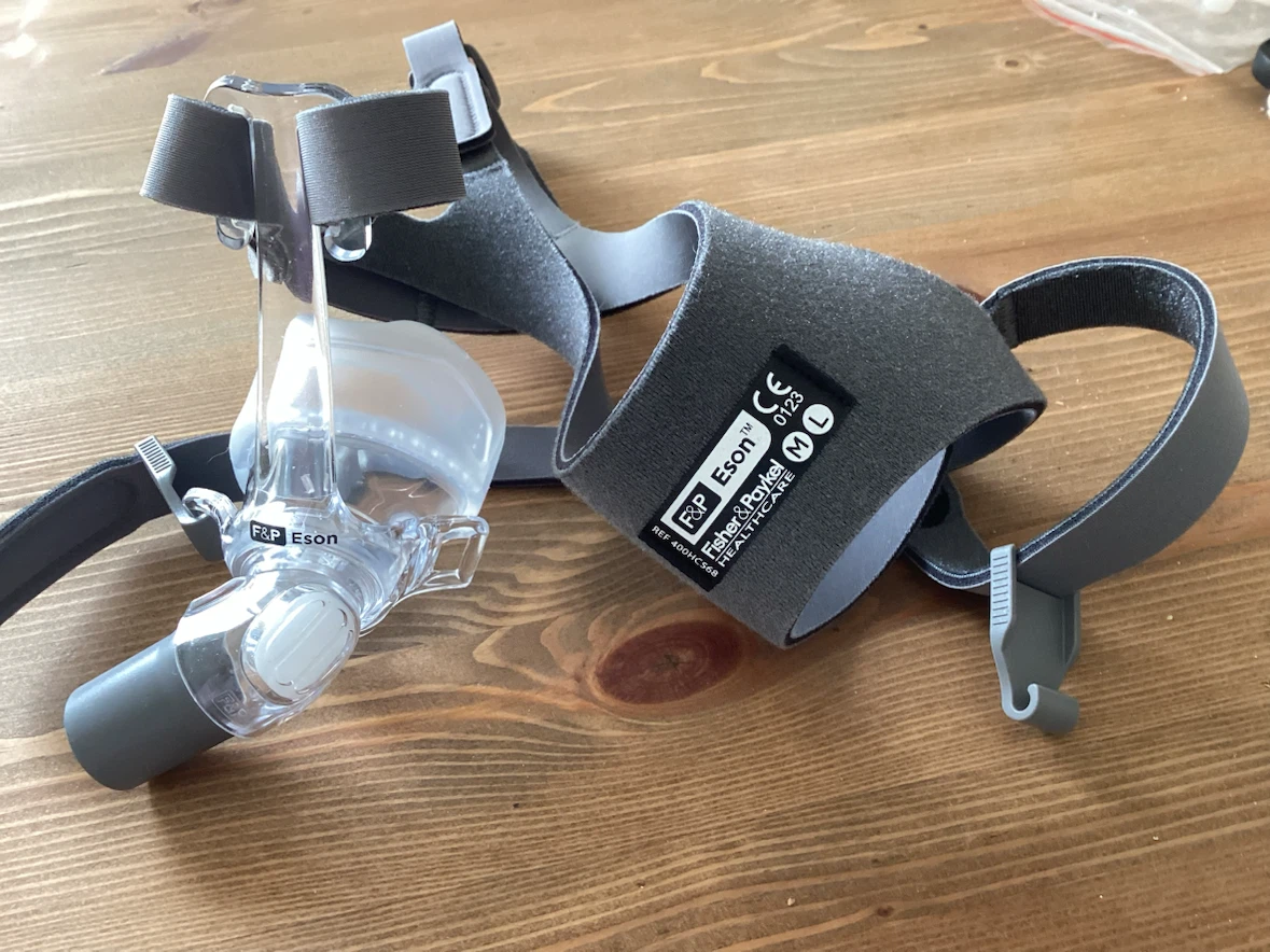 BRAND NEW CPAP MASK.