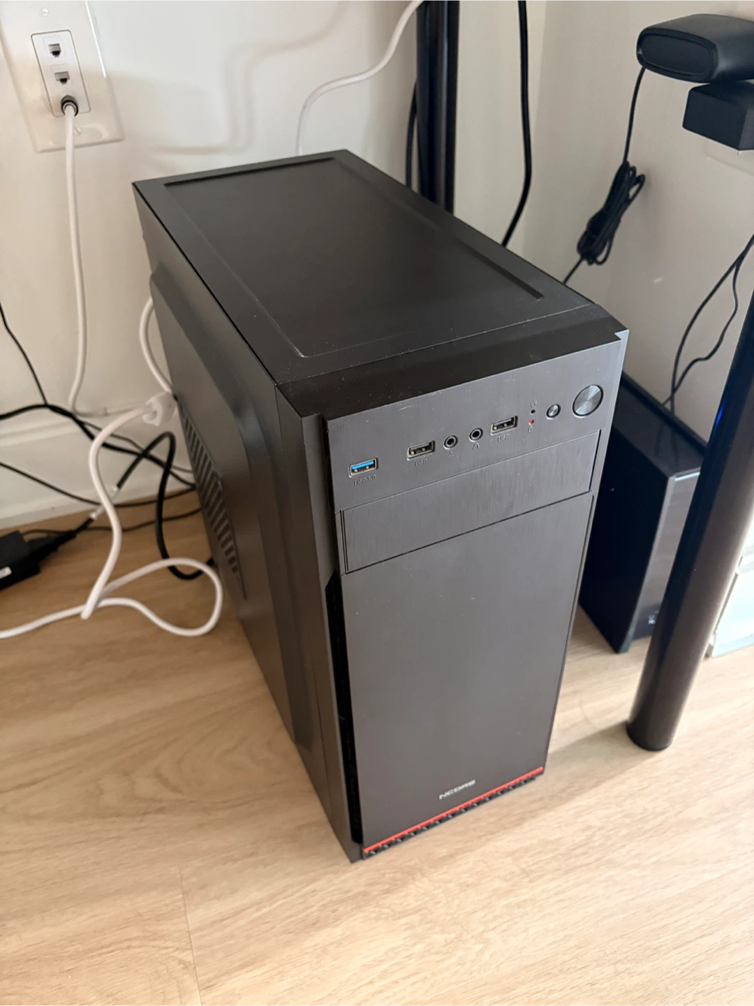 Desktop PC with Intel i5-9400F and 16GB RAM