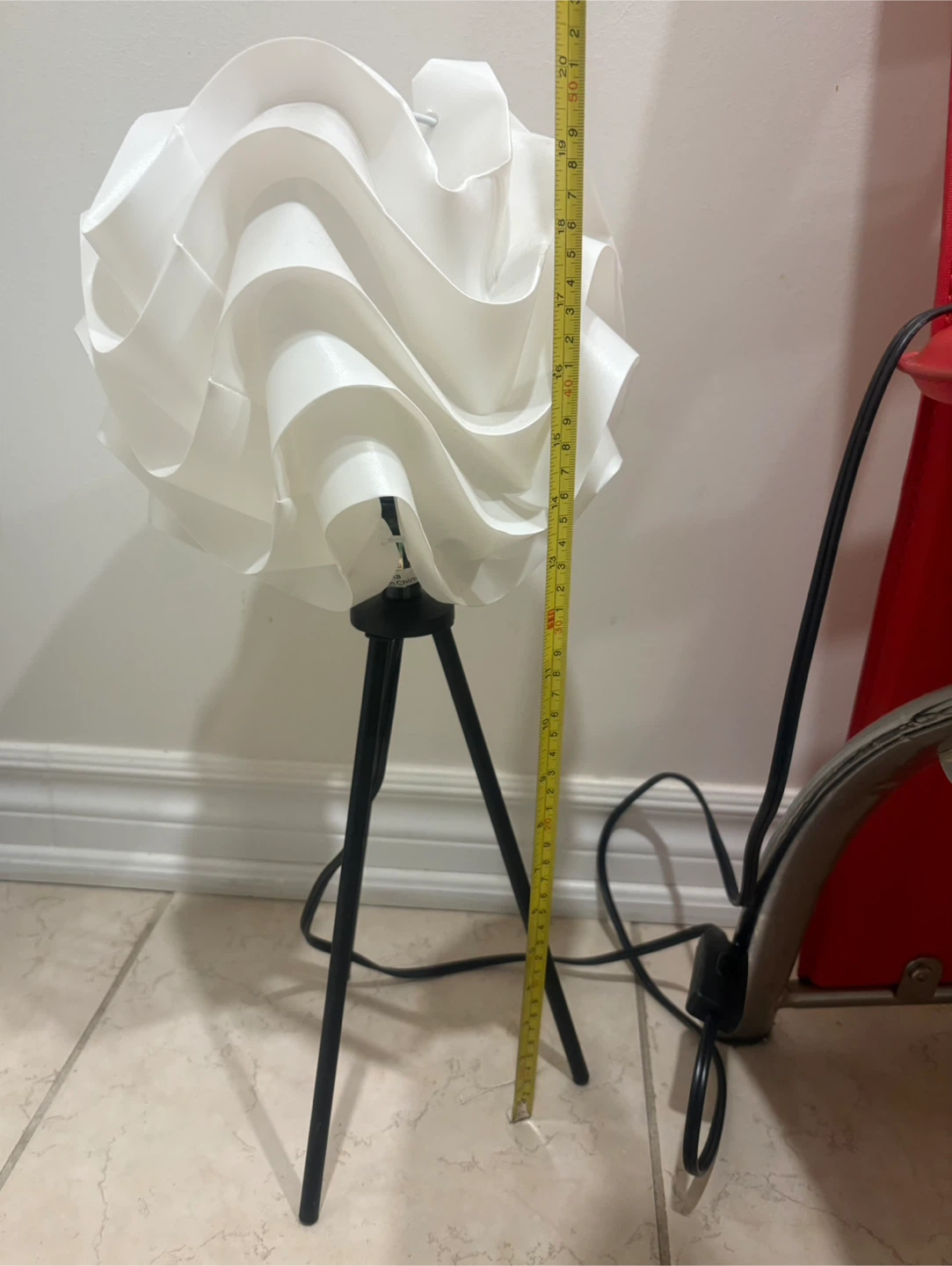 Modern White Tripod Table Lamp - photo 4