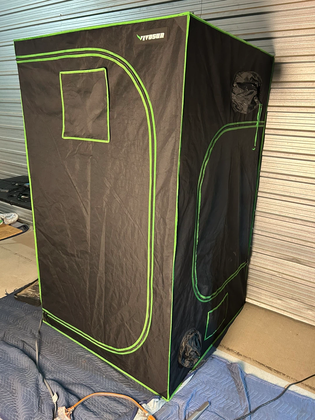 VIVOSUN 4X4 GROW TENT/AGLEX 2000W LIGHT + ACCESSORIES FOR $300! - photo 2