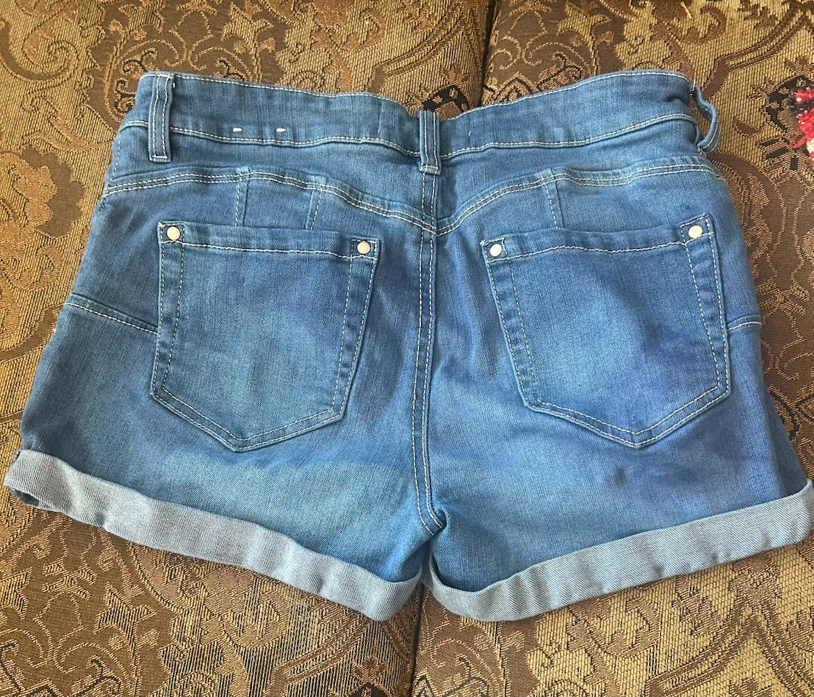 EightyTwo Denim Shorties Size 03 - photo 2