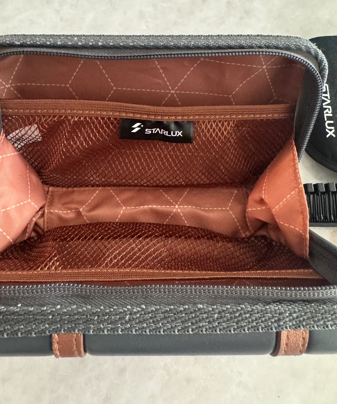 Bric's Starlux Airlines Amenity Kit - brand new - photo 3