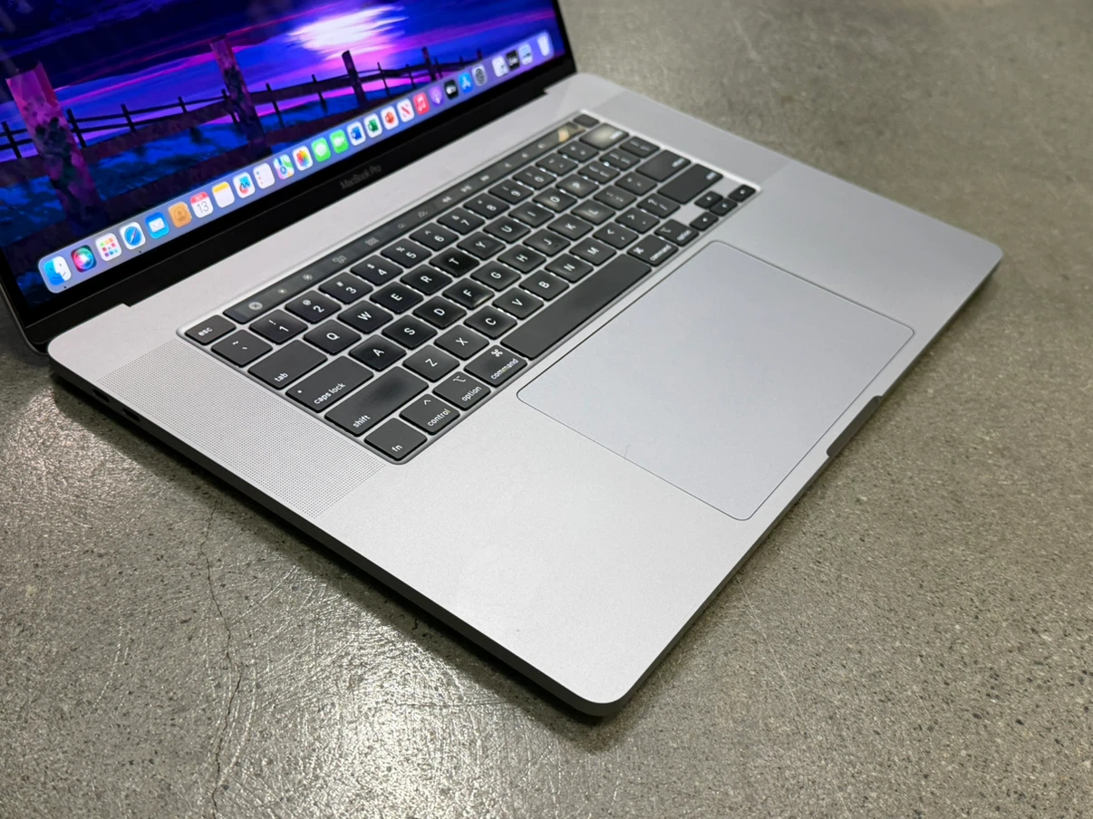 2019 Apple MacBook Pro 16inch | Excellent Condition - photo 2