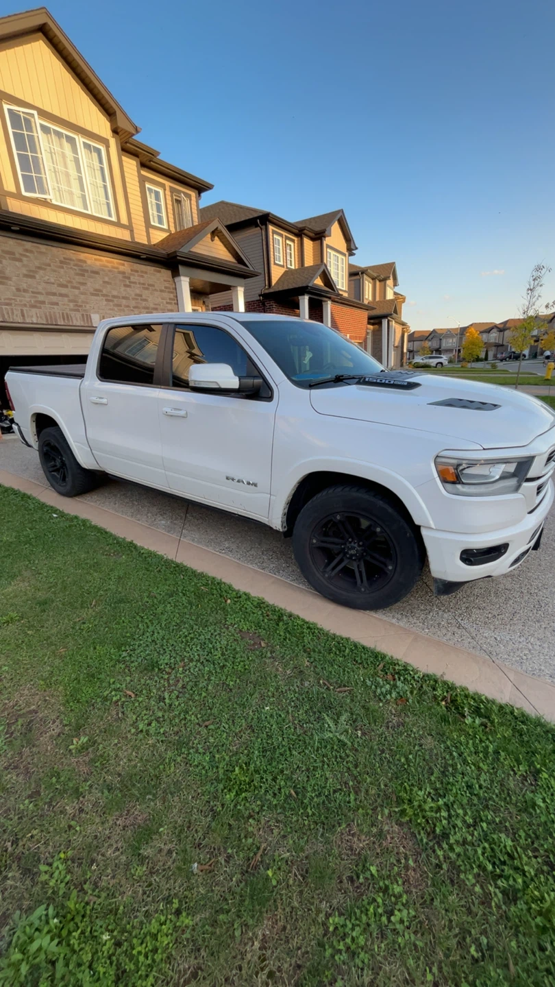 Ram 1500 Laramie Crew Cab - photo 2