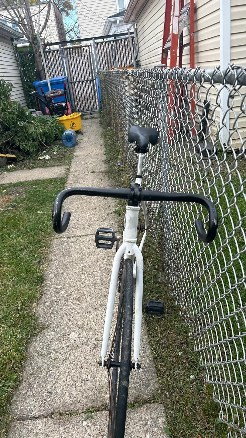White Fixed Gear Bike - photo 3