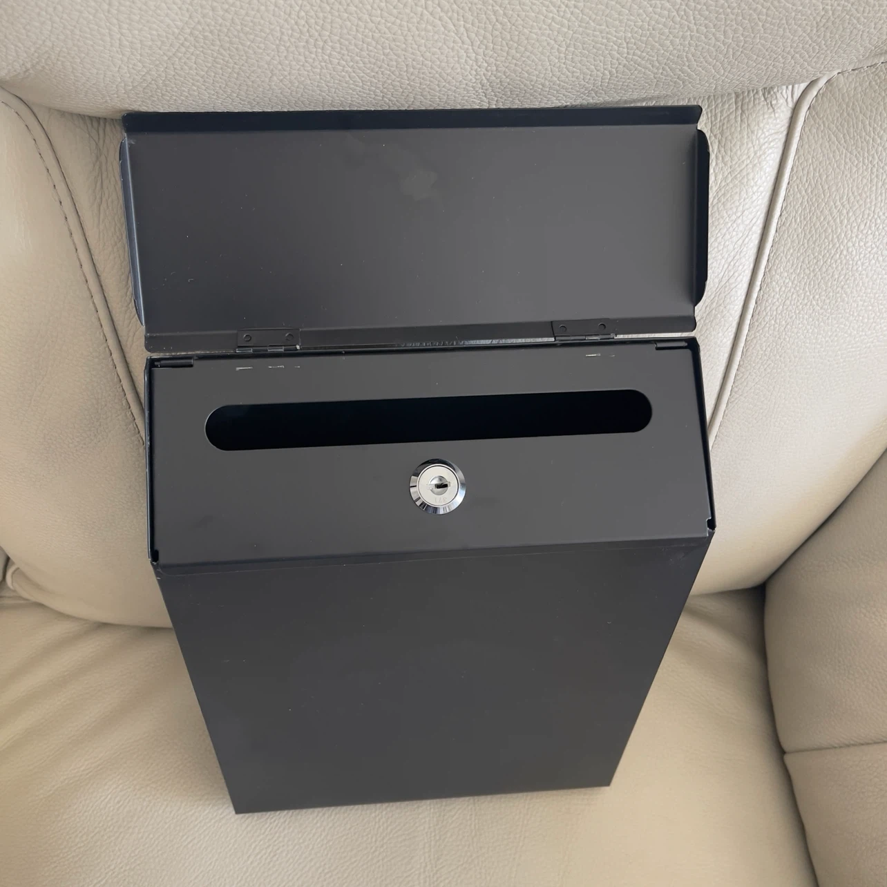 Wall-mount locking mailbox - photo 2