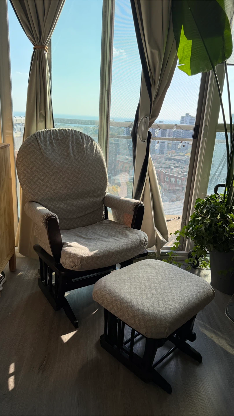 Glider Chair with Matching Ottoman - photo 3