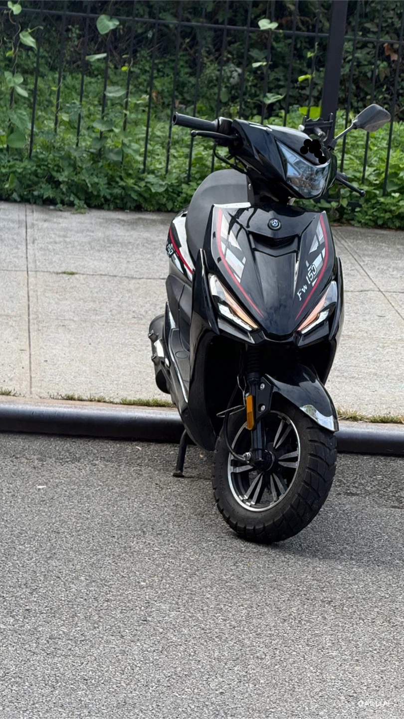 FW 150 Black Scooter