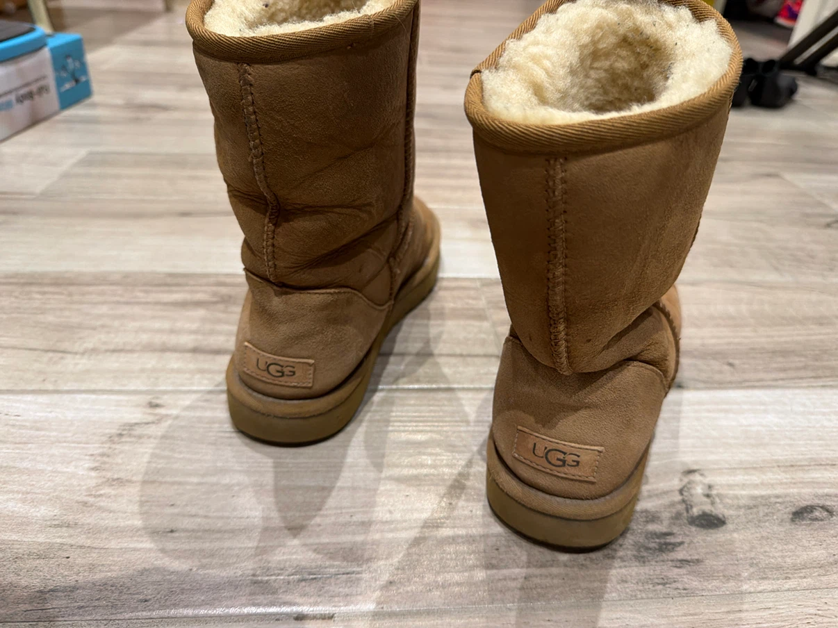 UGG Classic Boots Size 10 - photo 2