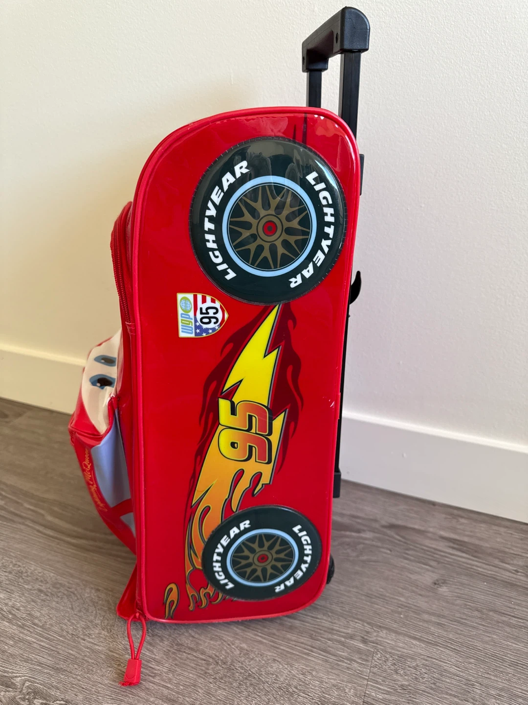 Disney Pixar Cars Lightning McQueen Rolling Suitcase - photo 2