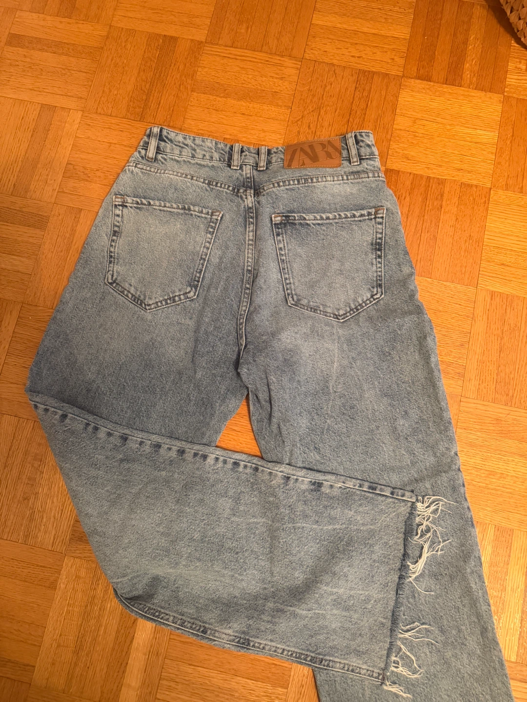 Zara Light Wash Raw Hem Jeans Size 6 - photo 2