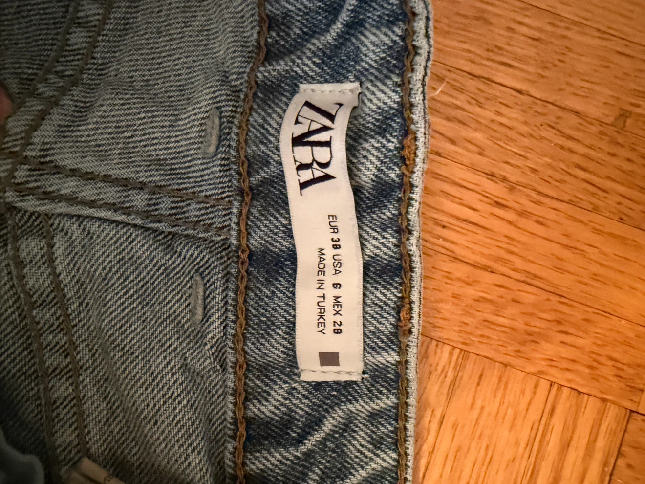 Zara Light Wash Raw Hem Jeans Size 6 - photo 3