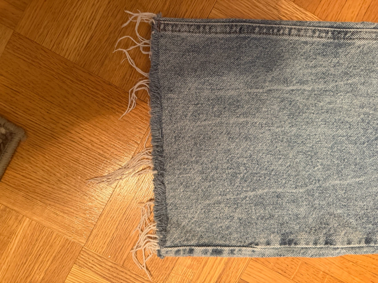 Zara Light Wash Raw Hem Jeans Size 6 - photo 4