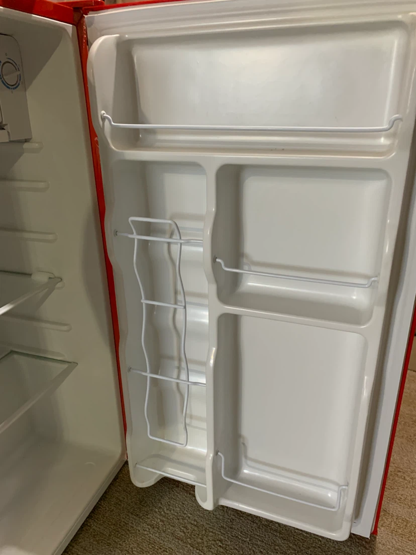 RCA Retro Red Mini Fridge - photo 3