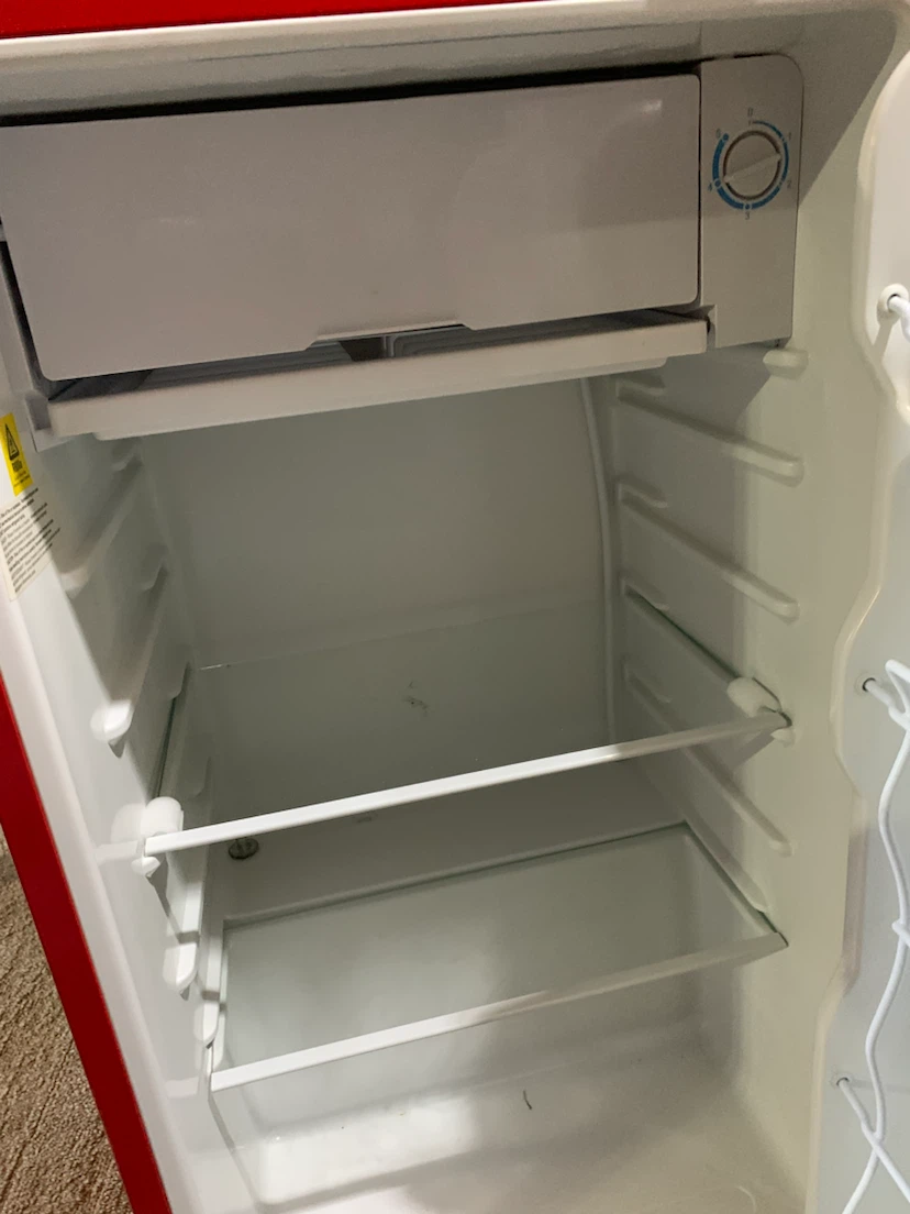 RCA Retro Red Mini Fridge - photo 4