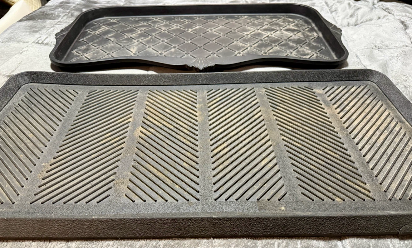 Set of two black boot trays - photo 3