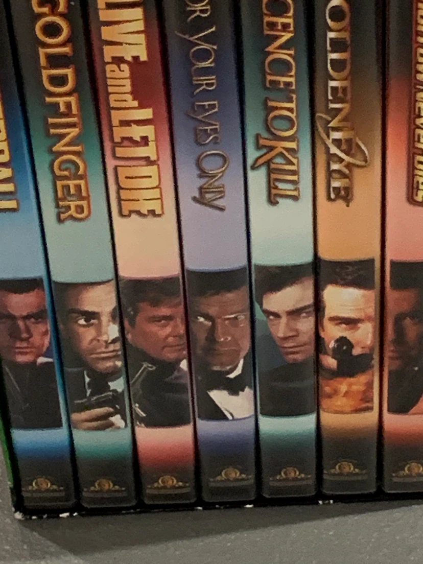 James Bond Special Edition 7-disc DVD box set. - photo 4