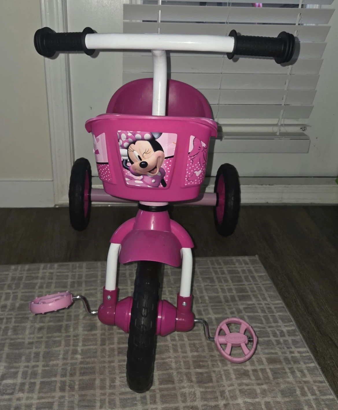 Disney Minnie Mouse Girls Tricycle - photo 2