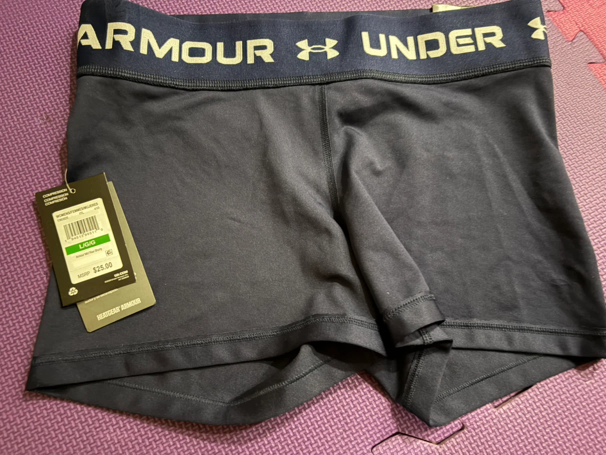 Under Armour Armour Mid Rise Shorts ~ Size Large