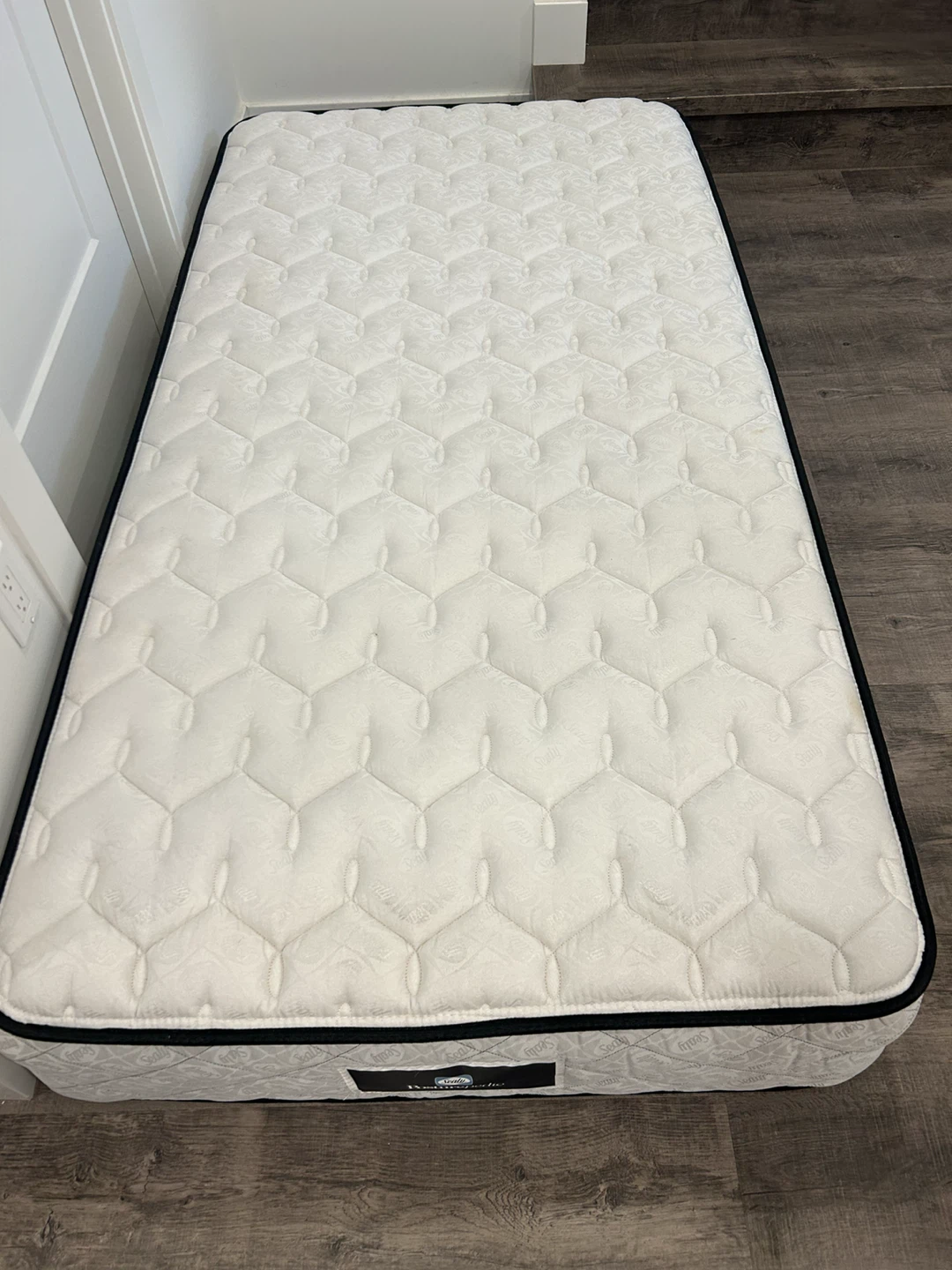 Sealy Twin mattress like new condition