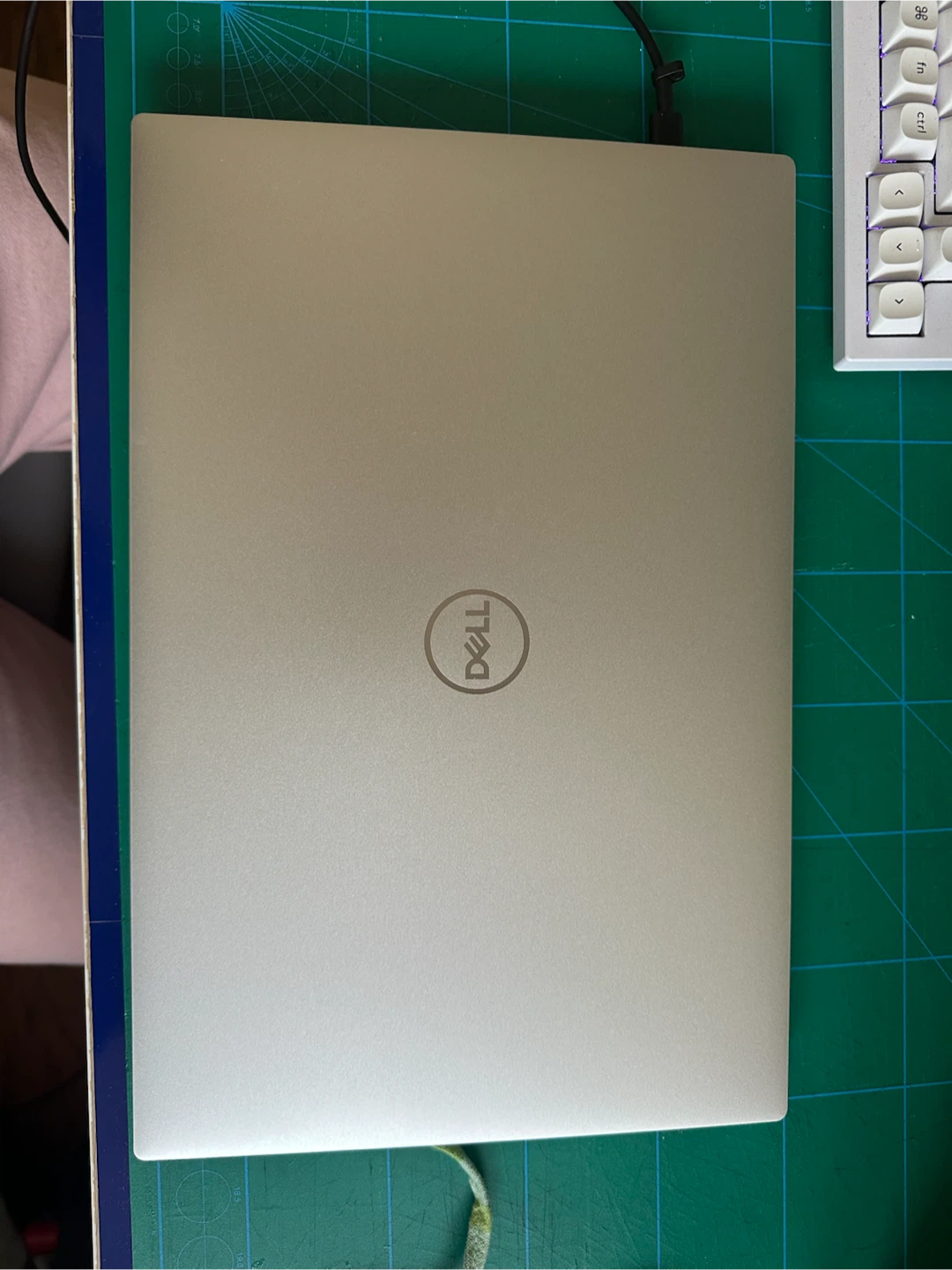 Dell XPS 15 9500 - 32gb RAM, 500gb Storage, Intel I7 - photo 3