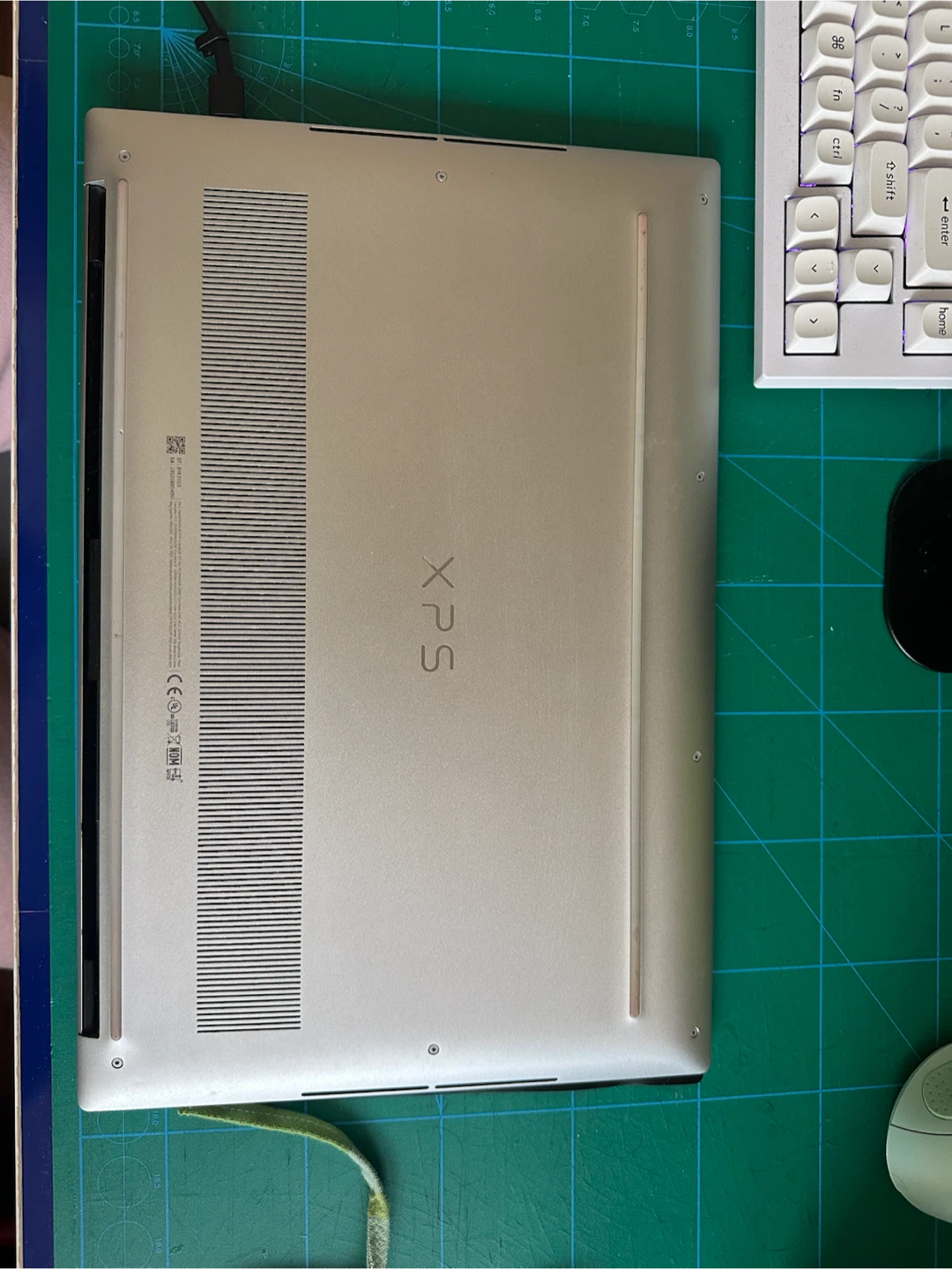 Dell XPS 15 9500 - 32gb RAM, 500gb Storage, Intel I7 - photo 4