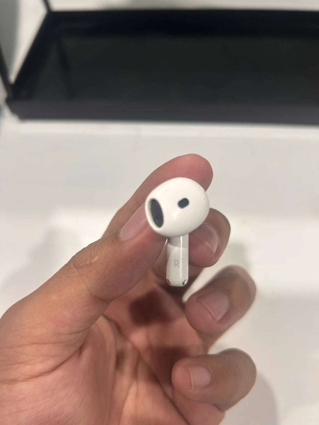Genuine Airpods Gen 4 Non-ANC Right Airpod - photo 2