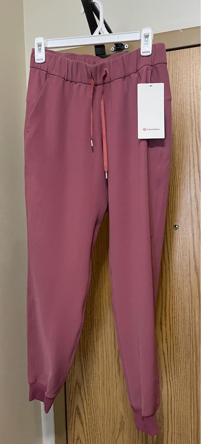 Lululemon On The Fly Jogger, Size 4
