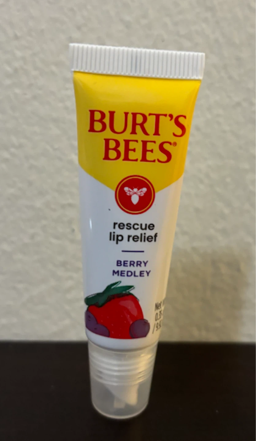 NEW-Burt's Bees Rescue Lip Relief Berry Medley
