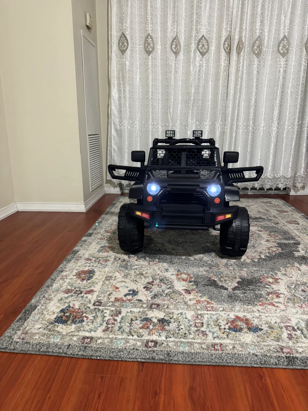 Kids 12V Electric Ride-On Jeep car