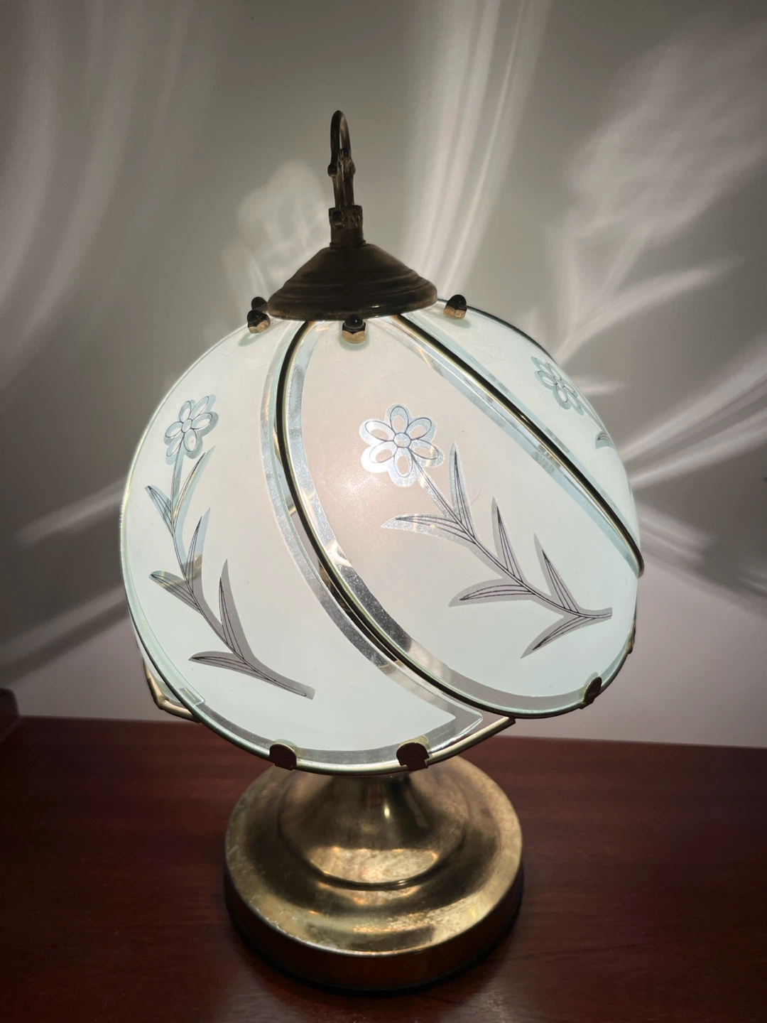 Vintage Brass and Frosted Glass Floral Table Lamp - photo 3