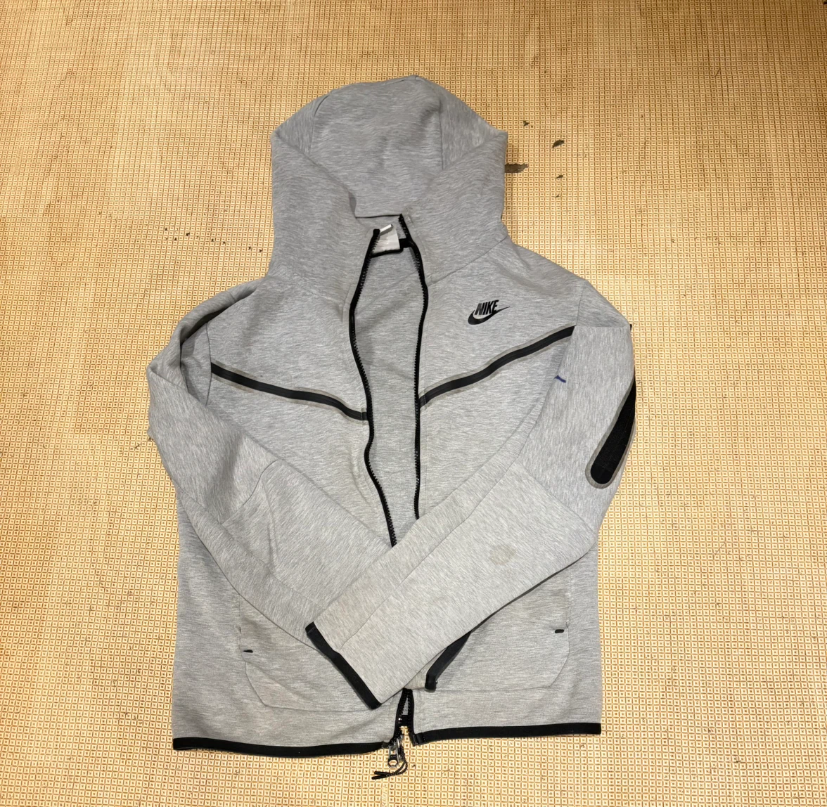 Nike tech (Grey)