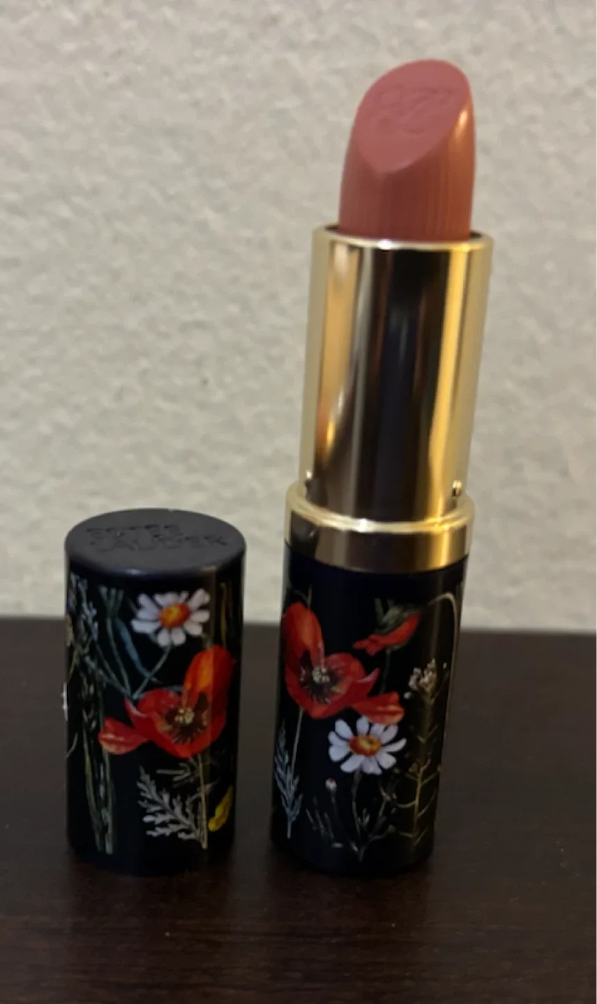 NEW-Estee Lauder Pure Color Lipstick Creme Modern Muse