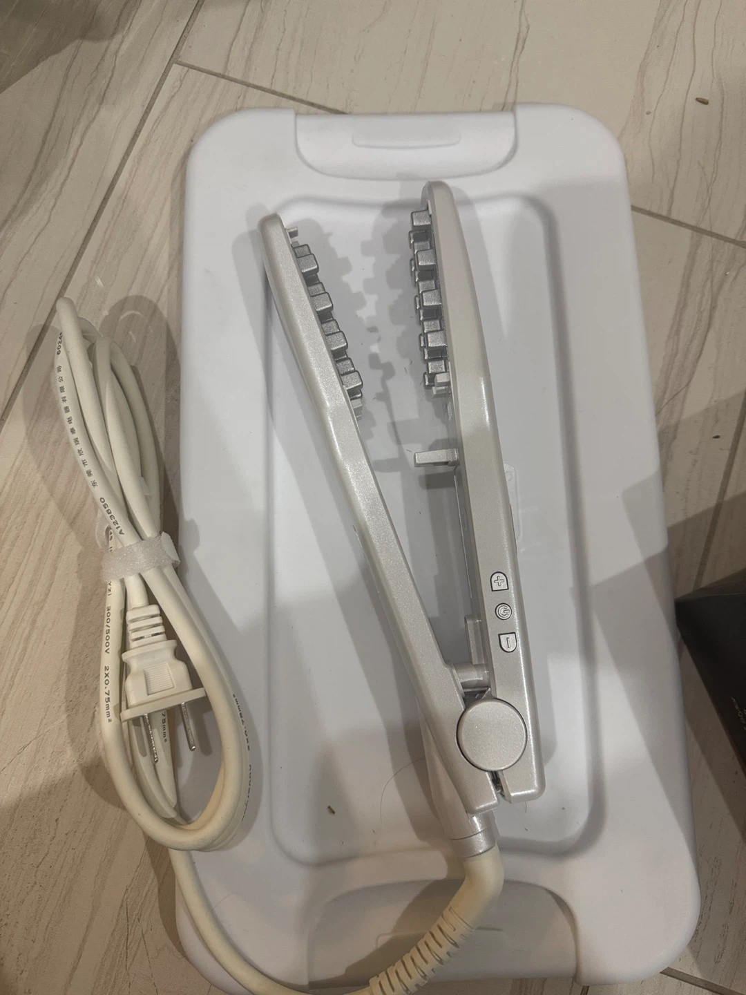 Tsuya Gla Hair Straightener