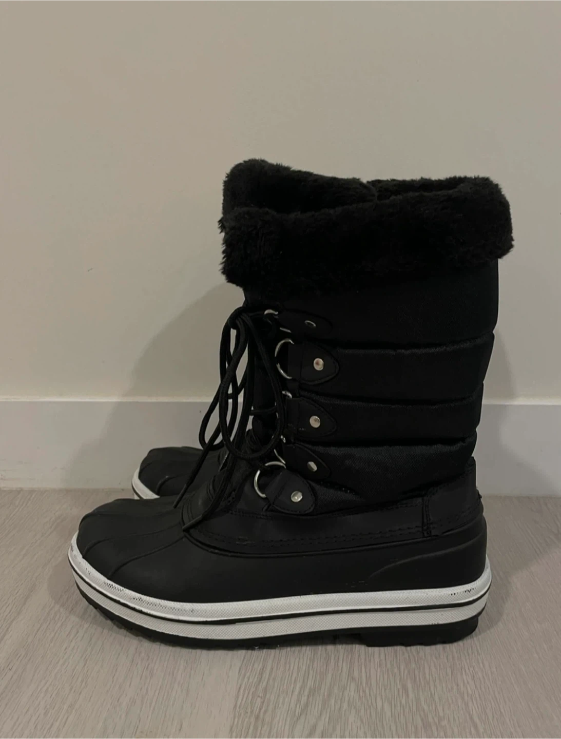 Black Winter Boots US 9 size - photo 2