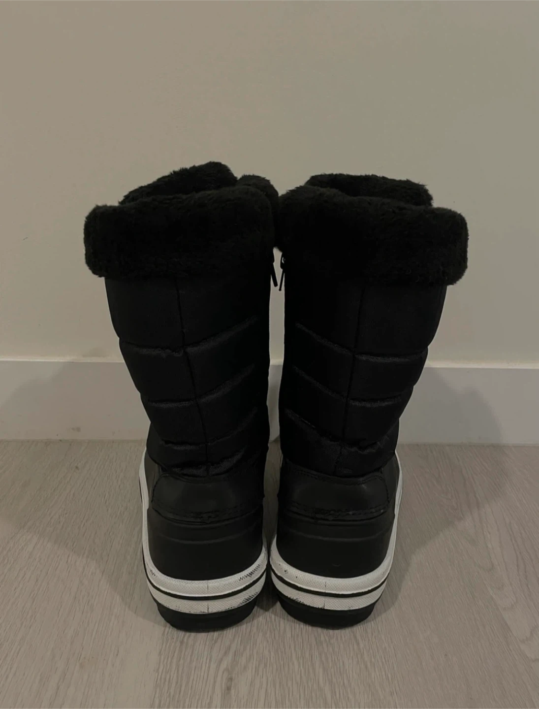 Black Winter Boots US 9 size - photo 3