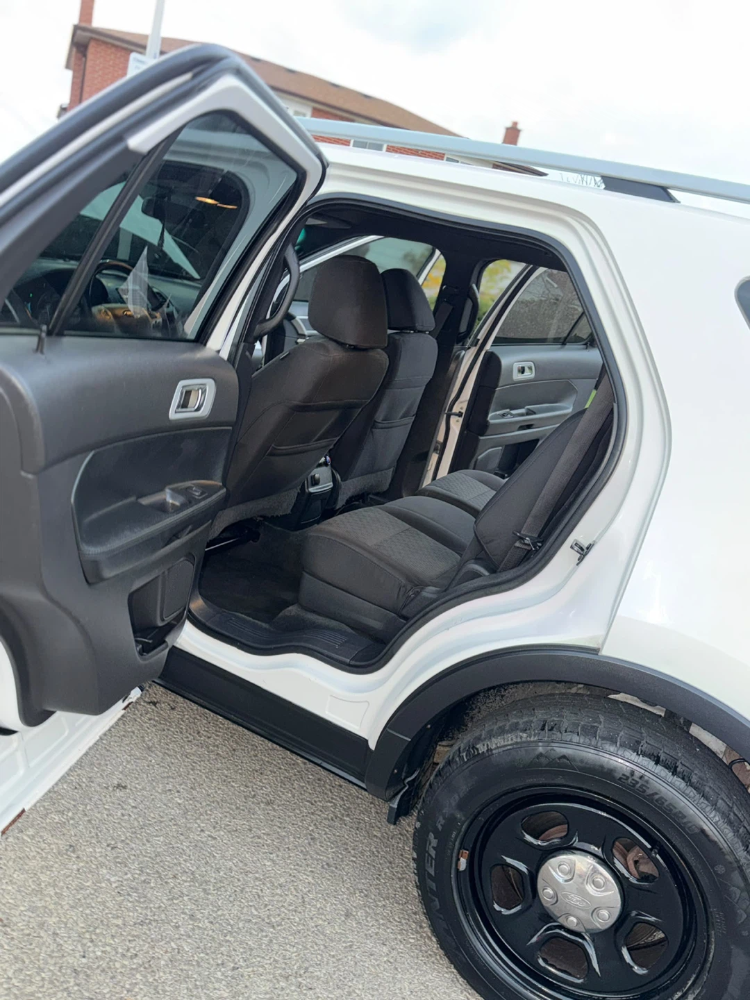Ford Explorer - photo 2
