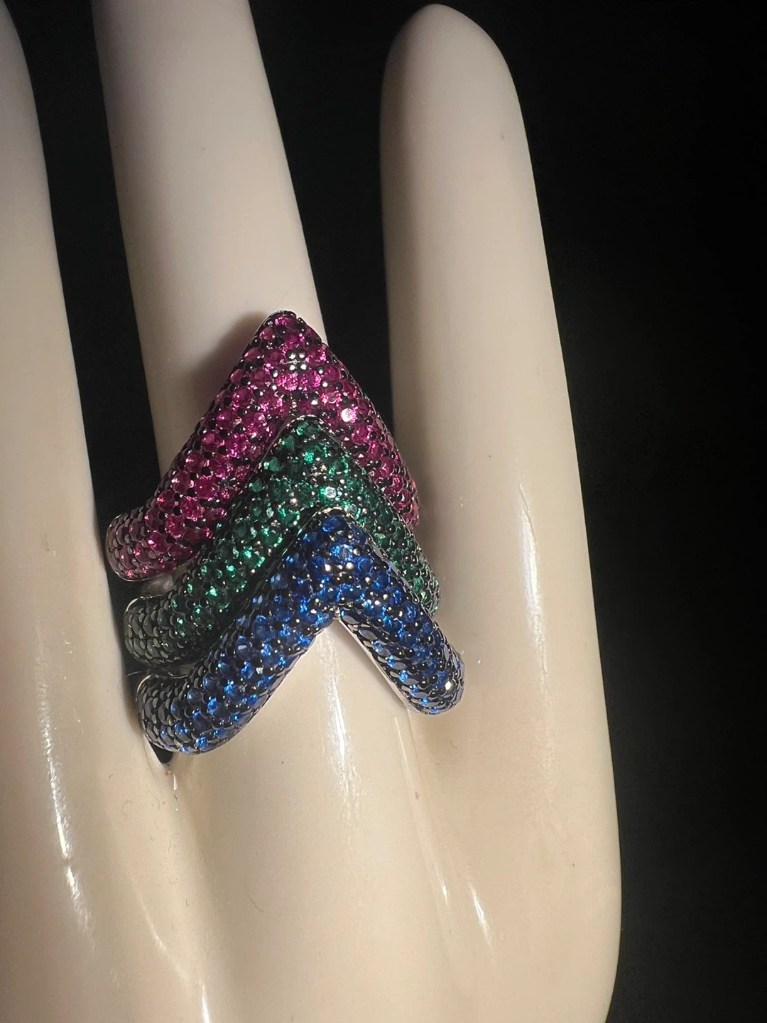 Multi-Colored V-Shaped 925 Silver Ring